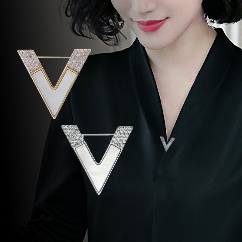 Luxury Rhinestone Letter D Bro - Embroidery Letter M recension och pris