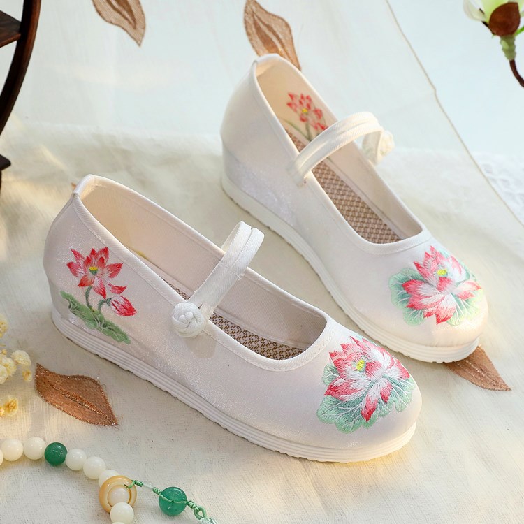 2026 Women's White & Green Lot - Embroidery Print recension och pris