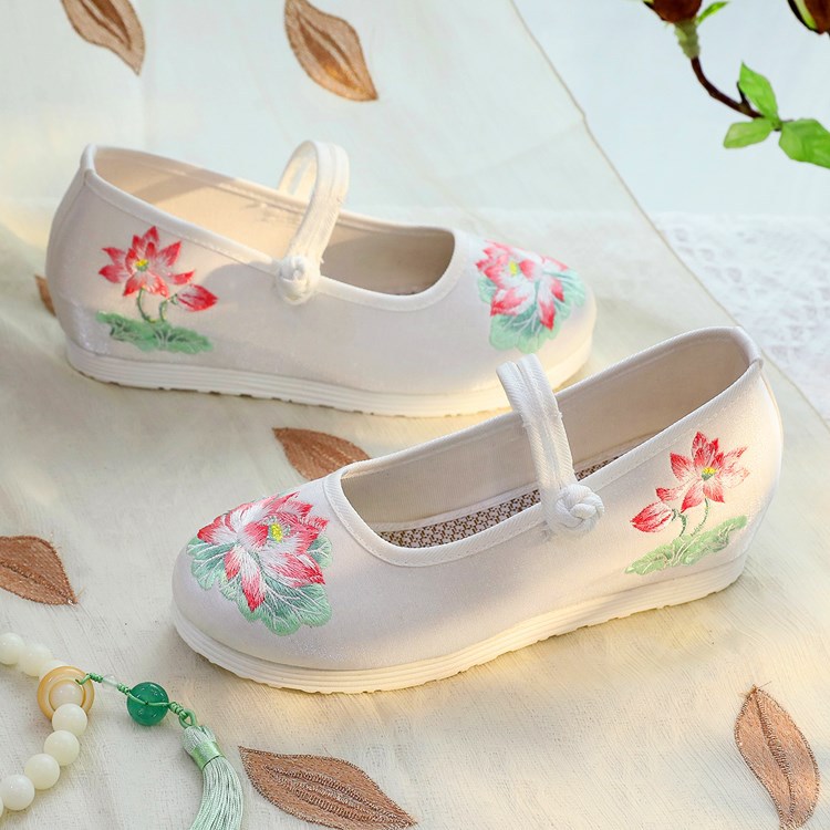2026 Women's White & Green Lot - Embroidery Print recension och pris