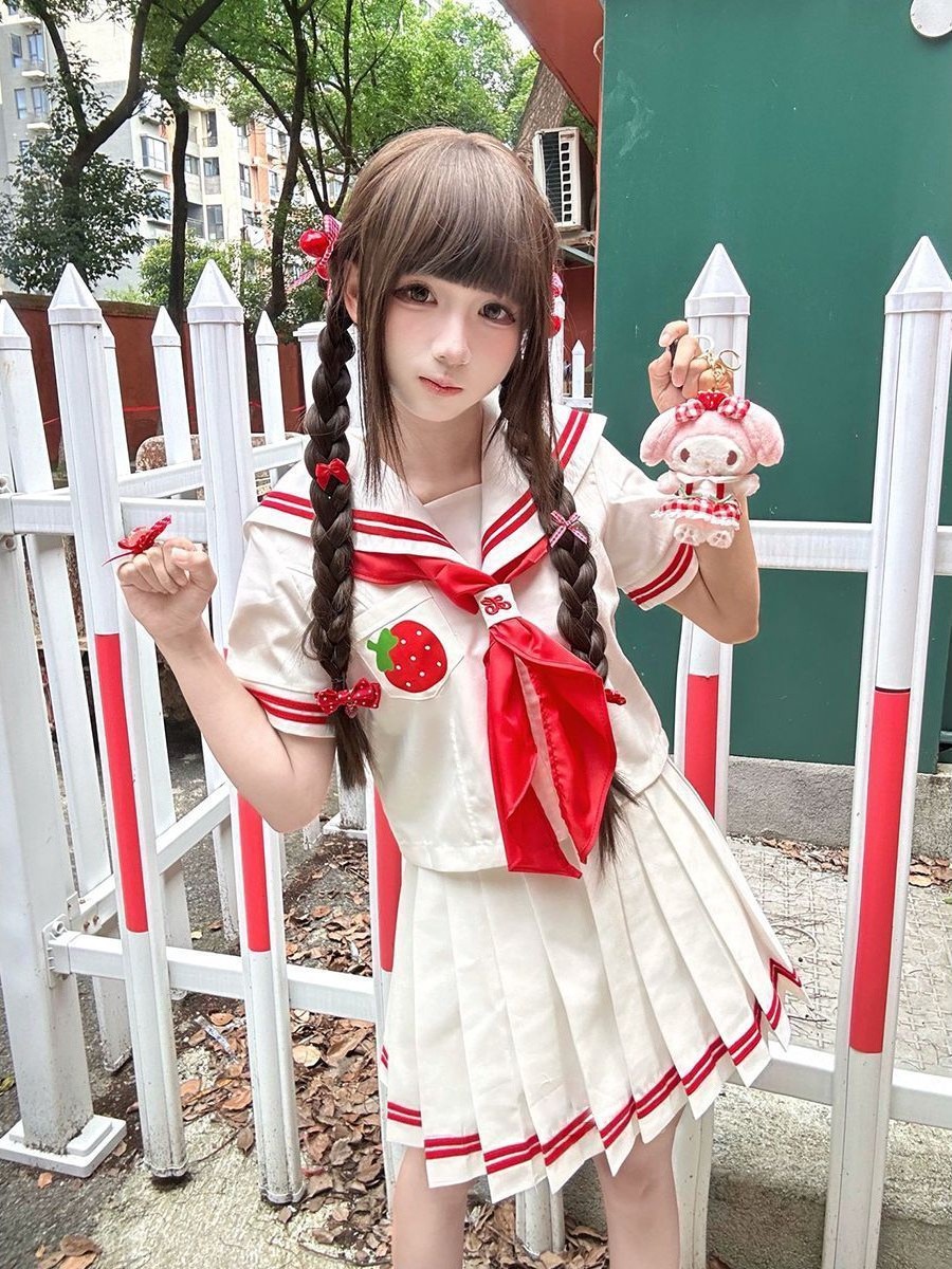 Cute Strawberry Embroidery Jap - Embroidery Uniform recension och pris