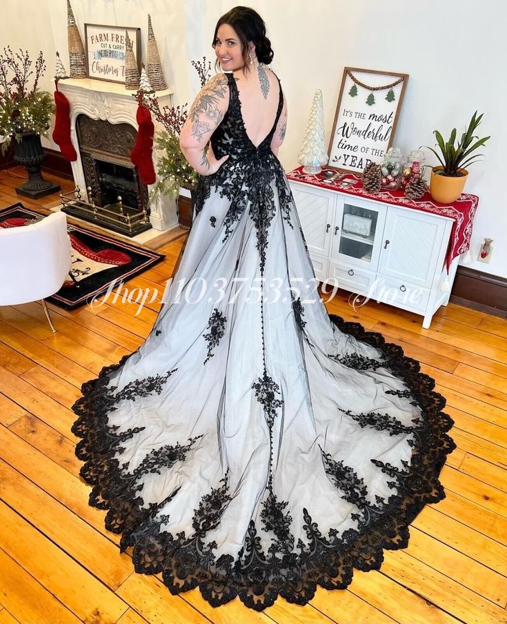 Gothic V Neck Wedding Dresses  - Embroidery White Dress recension och pris