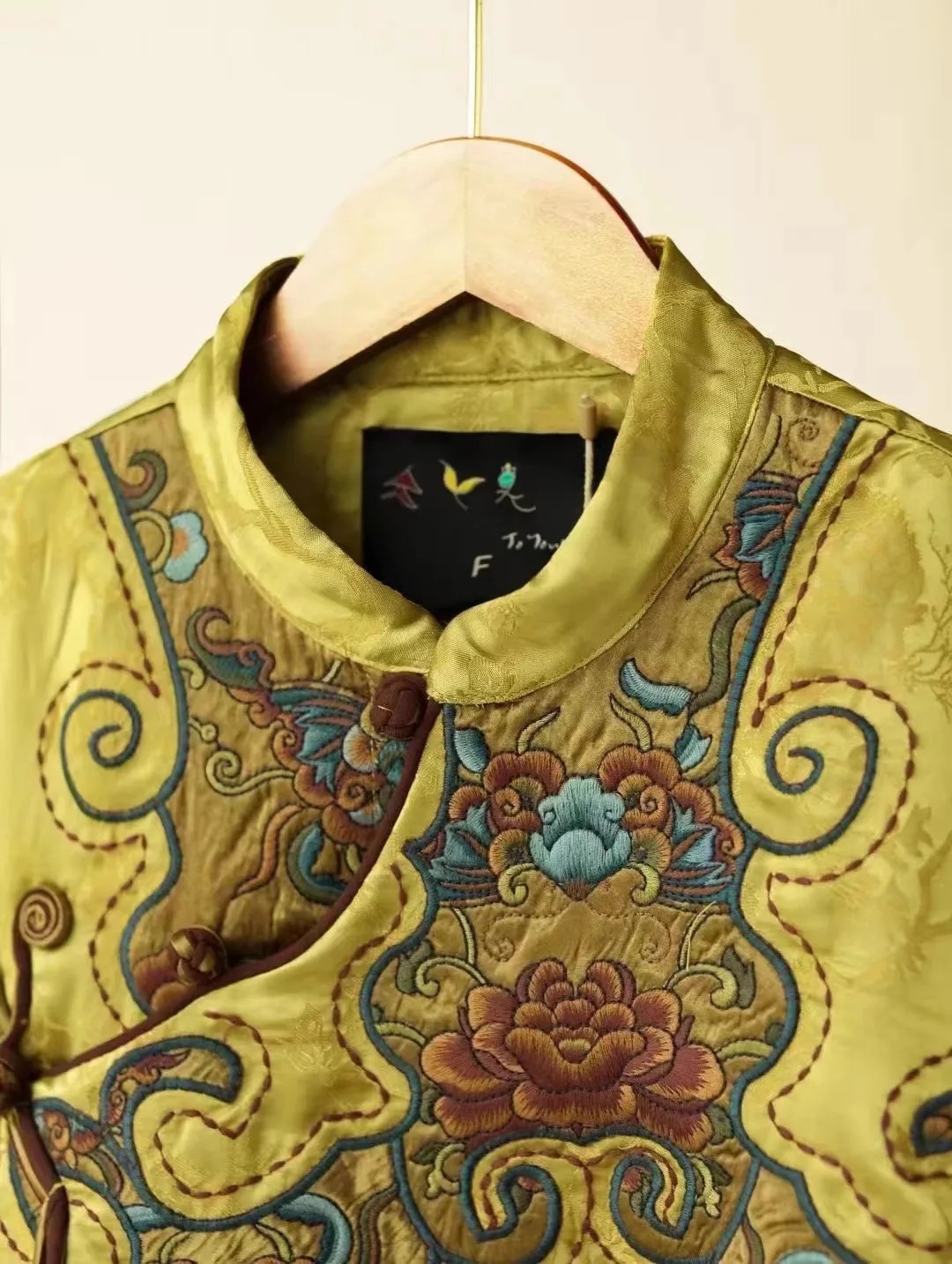 Women's winter short coats Nat - Embroidery Yellow recension och pris
