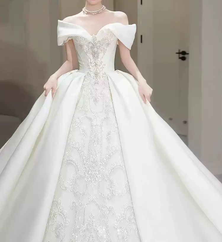 Chic Wedding Dresses Off Shoul - Embroidery Skirt recension och pris