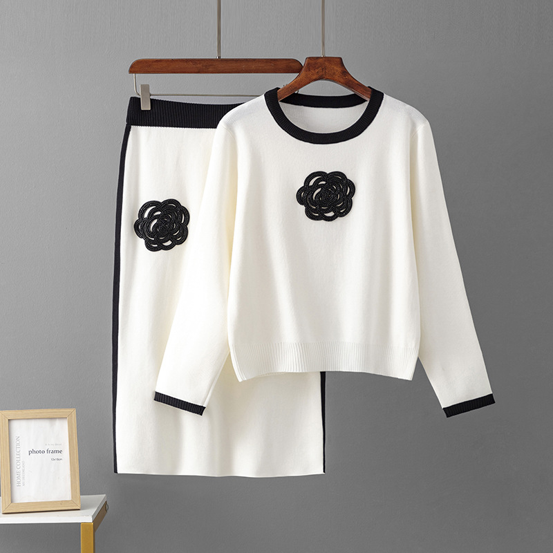 Korean Design Knitted 2 Piece  - Embroidery Class recension och pris