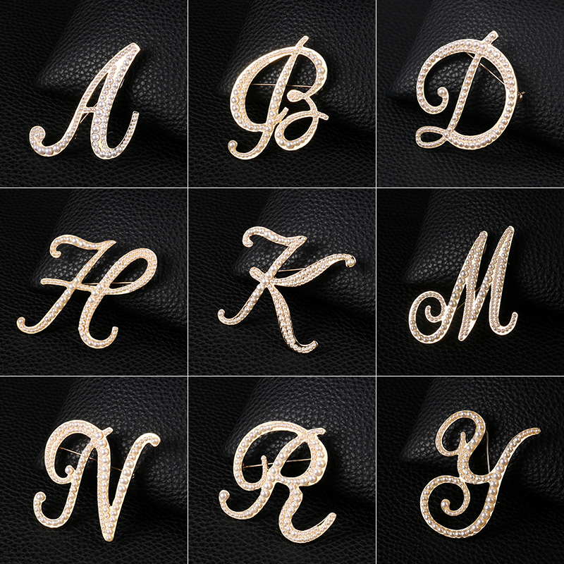 English Letters A-Z Pearl Broo - Embroidery Letter M recension och pris